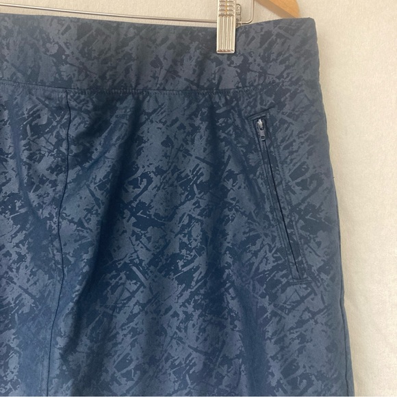 Orvis Women’s Embossed Pull on Skort Shattered Glass Blue Sz L - Picture 4 of 15